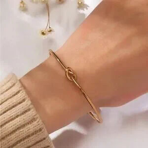 Gold Minimalist Knot Bracelet